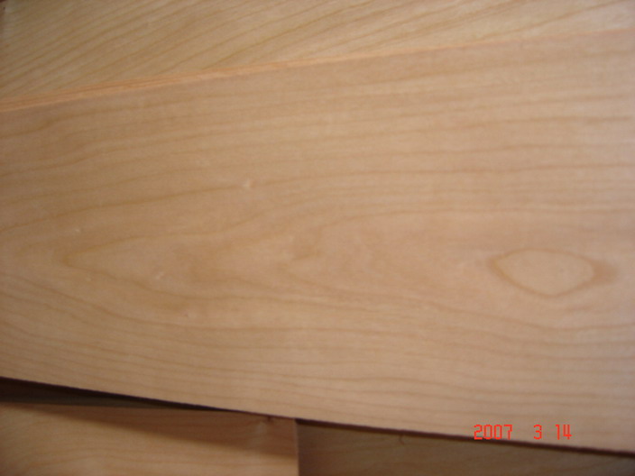 Cherry and Sapeli veneer at low price 