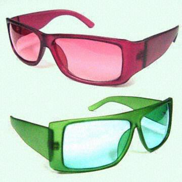 Plastic Sunglasses with Wide Temples 