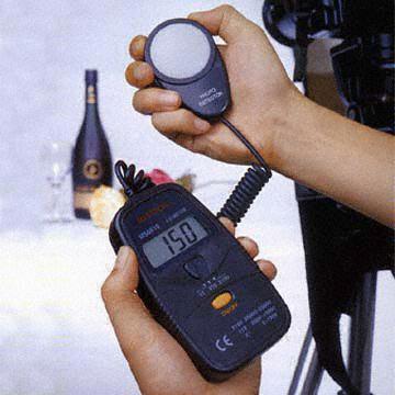 Digital Lux Meter with One Silicon Photo Detector