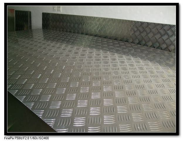 Aluminum checkered plate