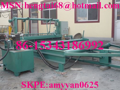 Semi automatic crimped wire mesh machine