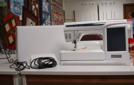 Viking Designer SE Embroidery Machine