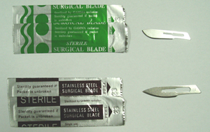  Surgical blade