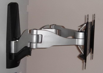 Articulating arm mount