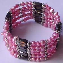 Magnetic pearl bracelet/necklace