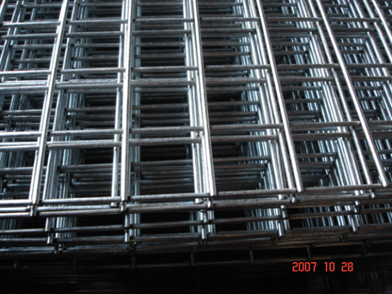 Welded mesh panel