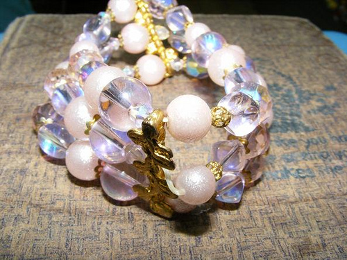 round pink glass bead bracelet