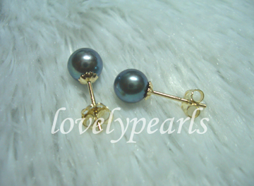 pearl earring