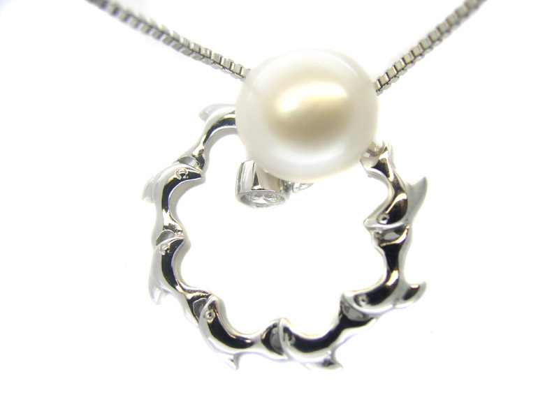   Pearl pendant