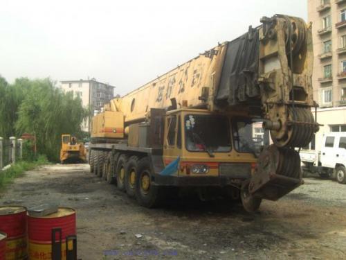 used GROVE 300t truck crane