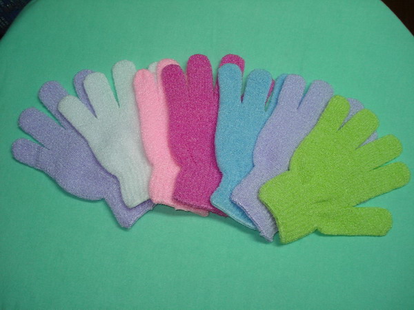 Exfoliating glove