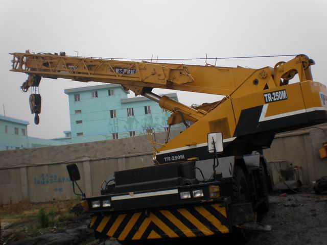 25Ton tadano rough terrian crane