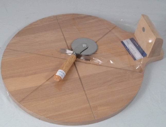 pizza cutter & board