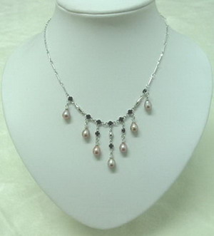 Fresh water pearl-necklace