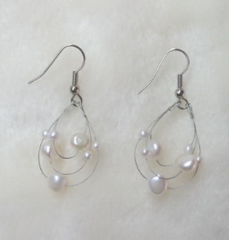 Fresh water pearl-earring