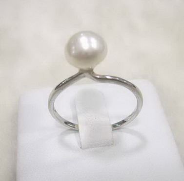 Fresh water pearl-finger ring