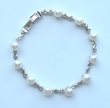 Fresh water pearl-bracelet