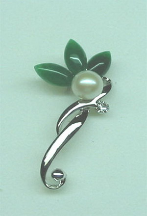 Fresh water pearl-brooch