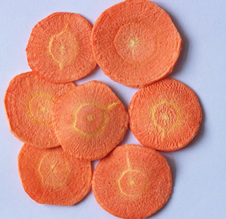 Freeze dried carrot flake