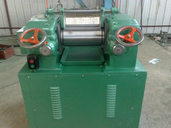 Laboratory mixing mill