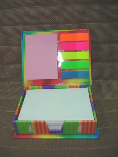 Sticky note pad / flag with box