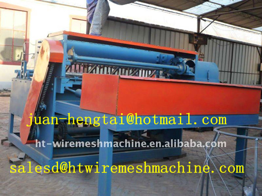 Terrestrial heating row welded wire mesh machine