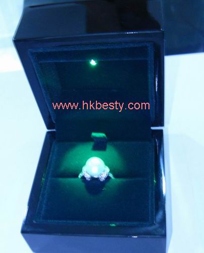 Jewellery display box with green LED spotlight