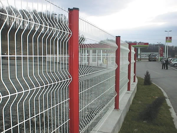 wire mesh fence