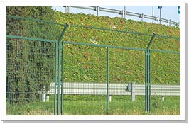 wire mesh fence