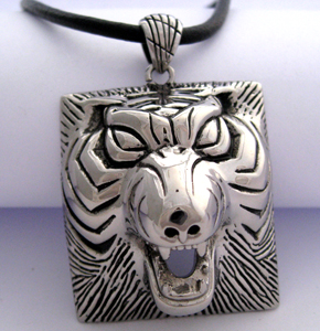 animal-pattern pendant