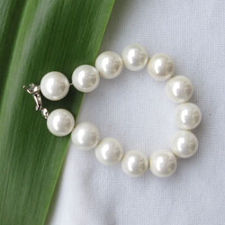 shell bead bracelet