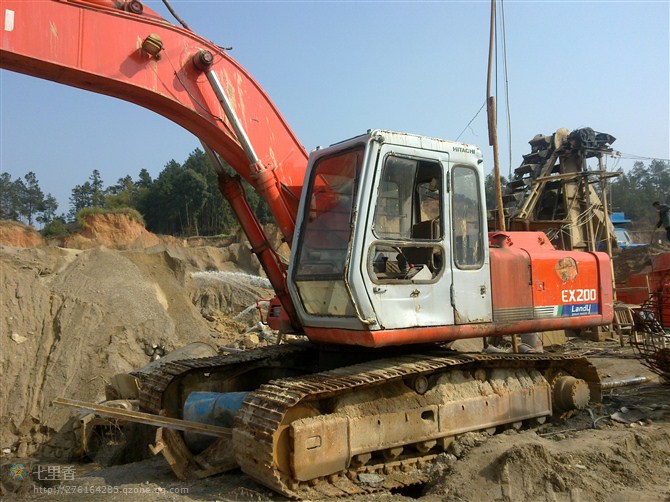 Used excavtor HITACHI EX200-1