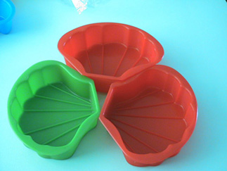 silicone bakeware in shell shape