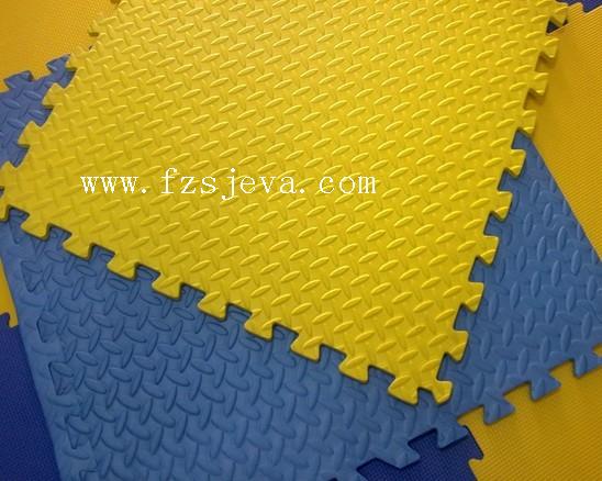 Premium foam interlocking floor mat