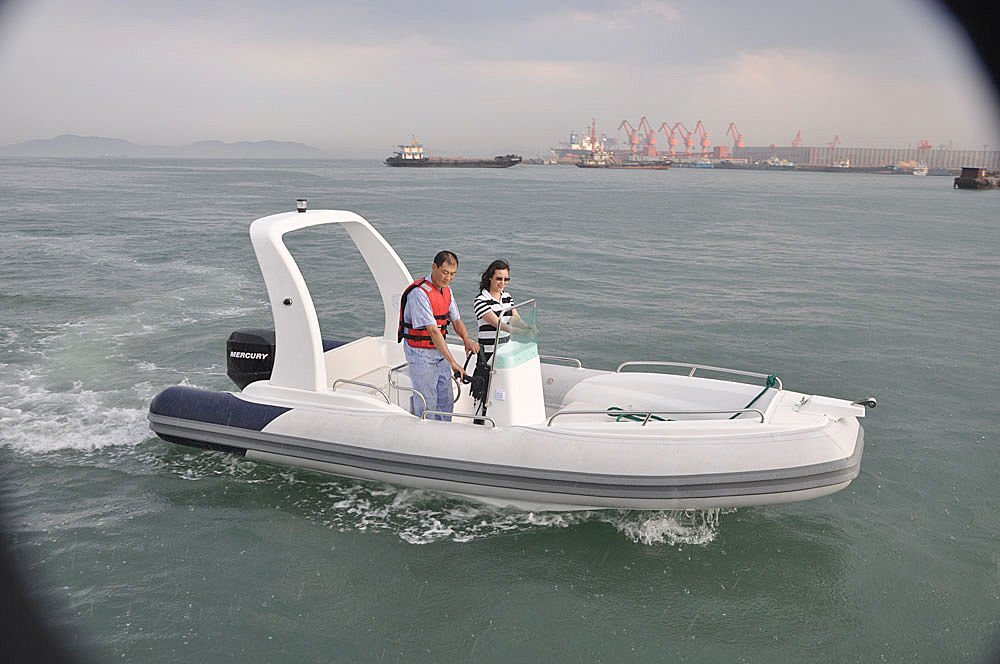 Rigid inflatable boat HYP580