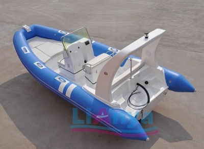 Rigid inflatable boat