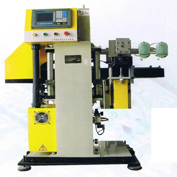 In-mold labeling machine