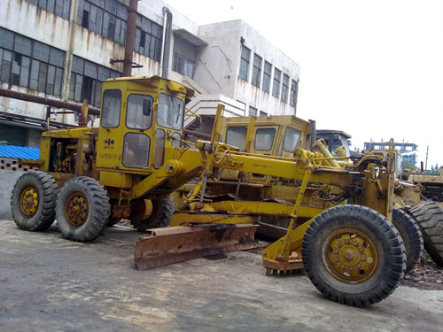 Used komatsu GD605 motor grader 