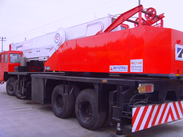 used crane 55 tons (red)