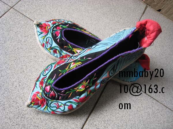 chinese embroider shoes 001