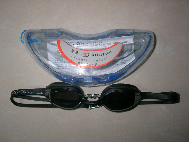 SWIMMING GOGGLES