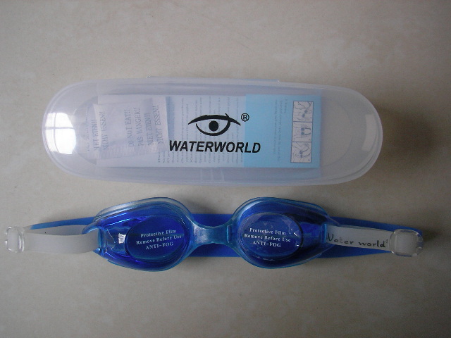 SWIMMING GOGGLES