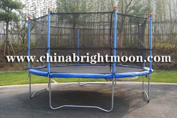 TRAMPOLINE WITH SAFETY NET