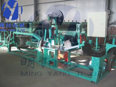 Double twisted barbed wire machine