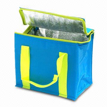 Cooler Bag with a Zipper for Closure