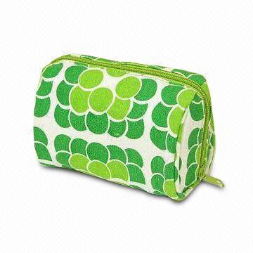 Classic Cosmetic Bag with Floral Printing and Zip