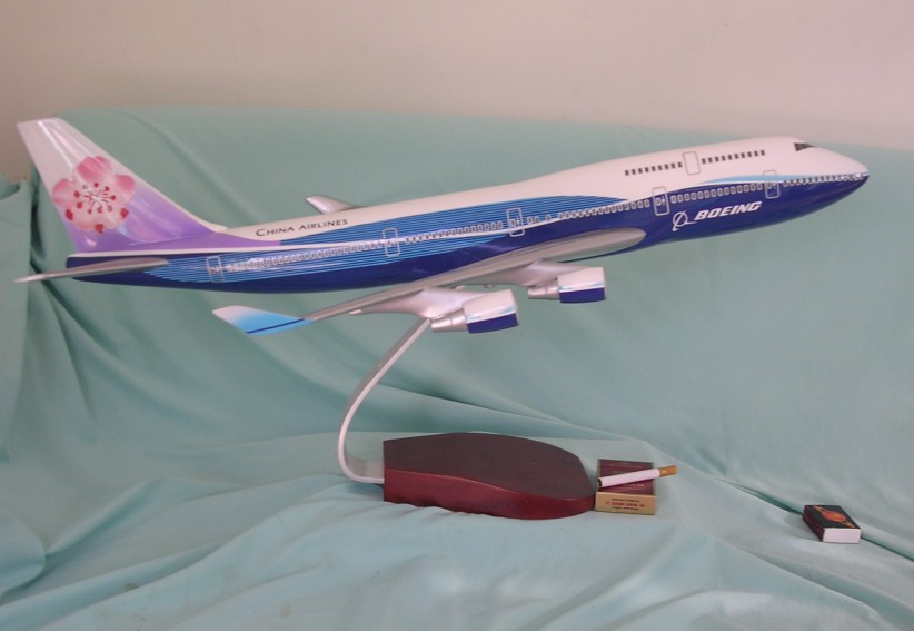 airplane model b 747-400