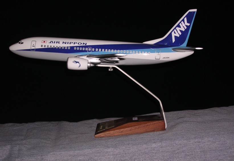 airplane model B 737-300 ANK