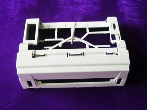 Injection mold for OA