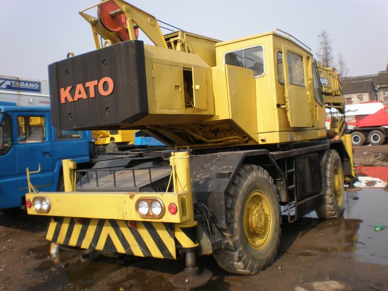 25 ton kato used Cross-country suspended